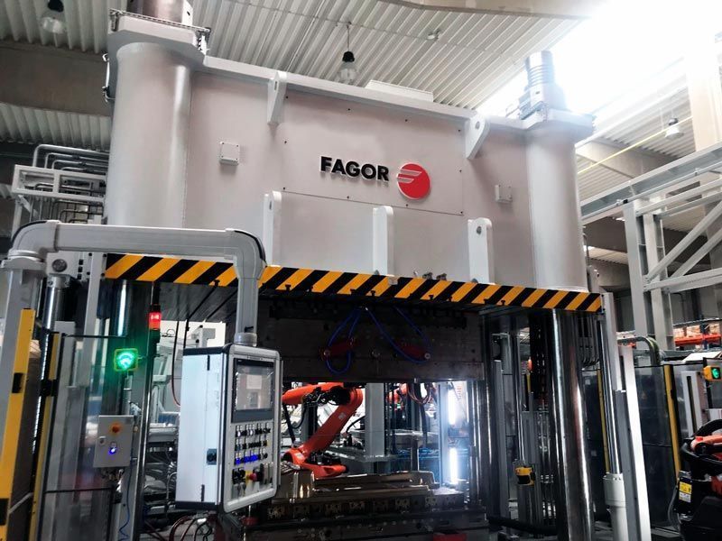 Fagor Arrasate event: FAGOR ARRASATE SUMINISTRA UNA LÍNEA AUTOMÁTICA PARA PIEZAS DE MATERIAL COMPUESTO A UN TIER 1 CENTROEUROPEO